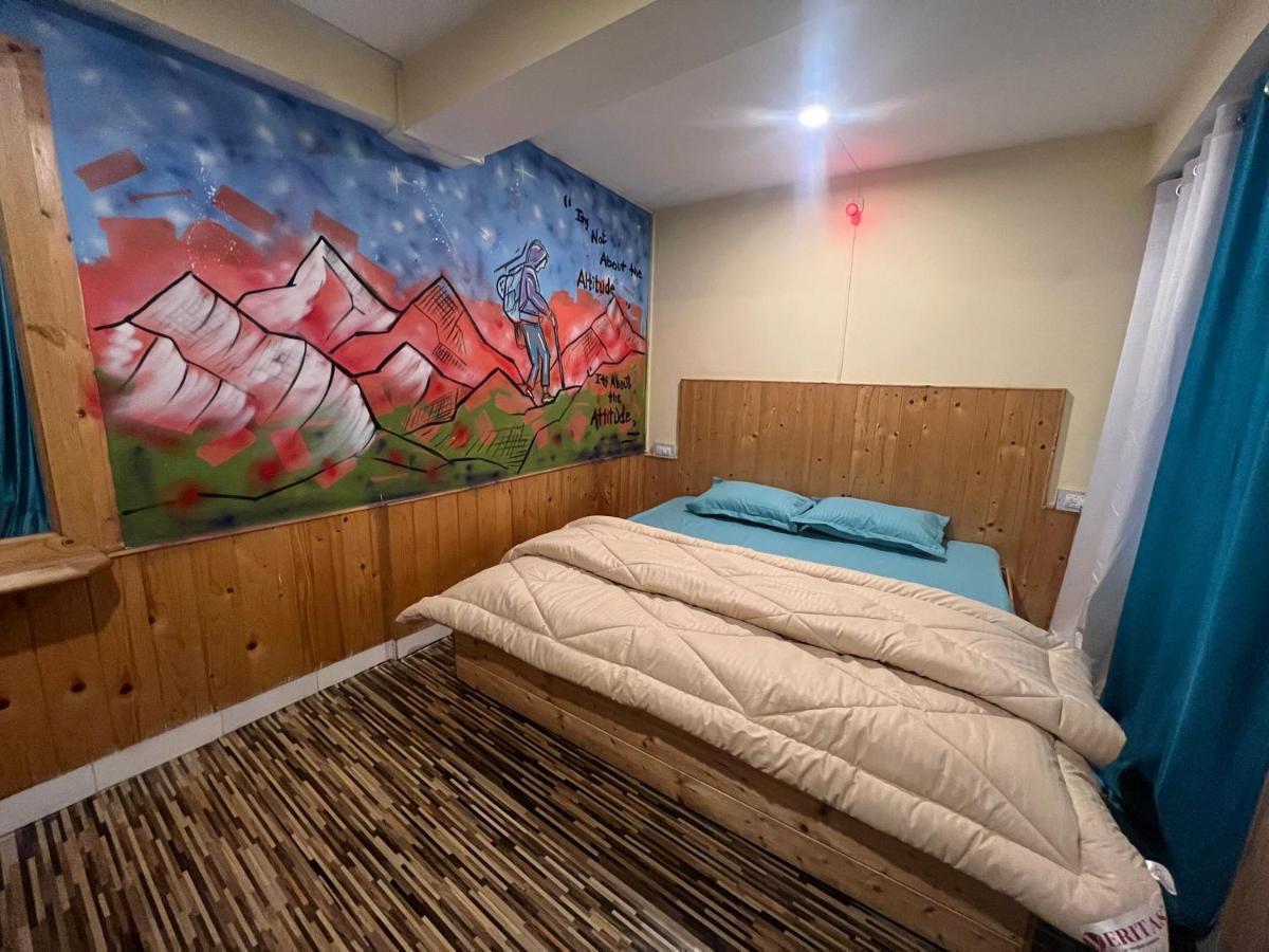 The Vagabond Manali Hostel Exterior photo